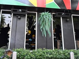 Thailandia, incendio in un locale a Bangkok: almeno 27 morti e oltre 60 feriti