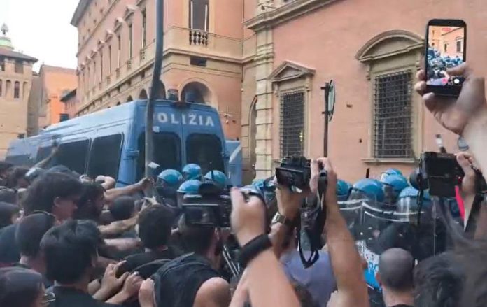 bologna_scontri_fi