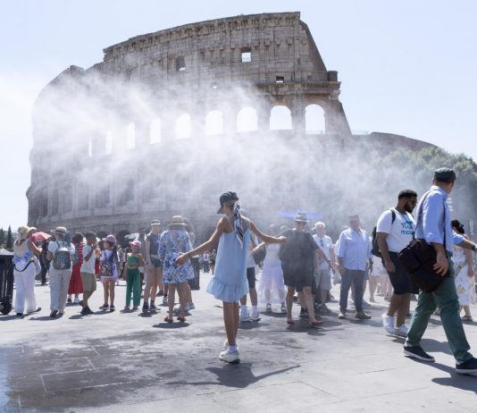 Caldo record in Italia, oggi 16 città da bollino rosso: sabato salgono a 19, poi arriva la svolta meteo