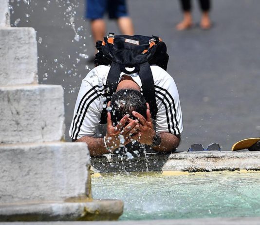 Caldo estremo, oggi 14 città in allerta massima. Da domani il Nord torna a respirare