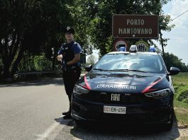 Porto Mantovano, si denuda in strada davanti ai passanti, tra cui minorenni