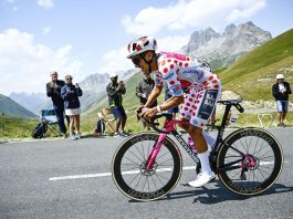 Tour de France, Carapaz vince 20a tappa e Pogacar blinda la vittoria finale