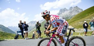 Tour de France, Carapaz vince 20a tappa e Pogacar blinda la vittoria finale