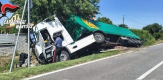 Due camion fuori strada a Castel d’Ario e Pegognaga: grossi disagi alla circolazione
