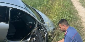 Castel Goffredo, colto da crisi epilettica alla guida finisce nel fosso: salvato dai carabinieri
