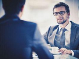 Il disagio psicologico sul lavoro non va in vacanza e l’estate diventa lente d’ingrandimento dei problemi