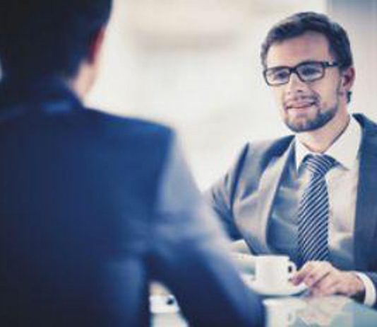 Il disagio psicologico sul lavoro non va in vacanza e l’estate diventa lente d’ingrandimento dei problemi