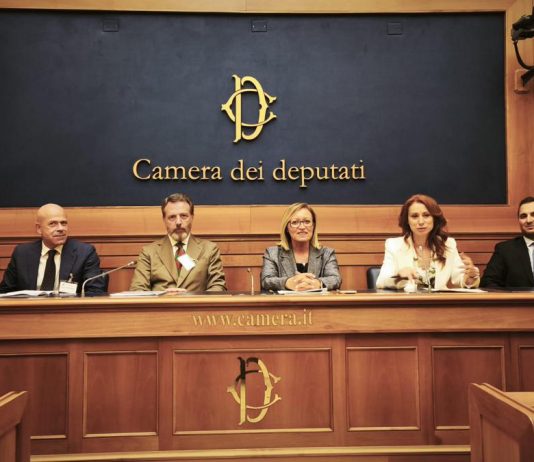 Piatti pronti, carni lavorate, bevande zuccherate e snack confezionati; alert gastroenterologi sui cibi-ultraprocessati e i loro rischi