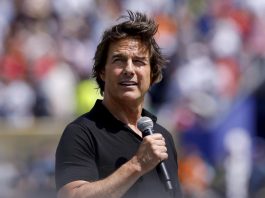 Tom Cruise, la figlia Suri rinuncia al cognome
