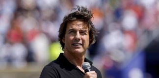 Tom Cruise, la figlia Suri rinuncia al cognome