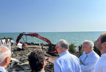 Ostia, via alla demolizione dello stabilimento dei vip. Gualtieri: “Il mare di Roma cambia volto”