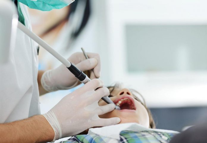 dentista_bambino_storyblocks_rit
