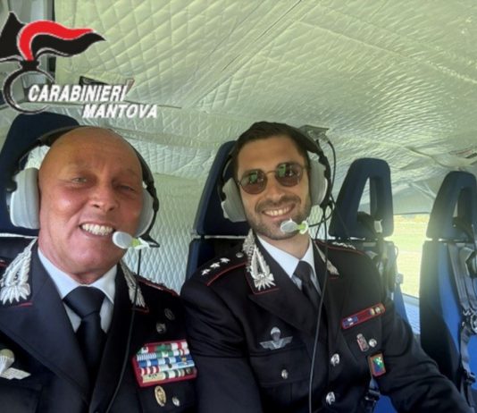 Carabinieri, la sicurezza vola alto: controlli in elicottero tra città e Alto Mantovano
