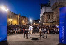 Festivaletteratura, tutto pronto: piazza Alberti gremita per la presentazione del libretto del trentennale