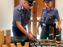 Curtatone, ruba 16 bottiglie di superacolici al Tosano: arrestato 35enne