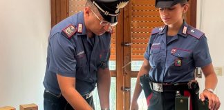 Curtatone, ruba 16 bottiglie di superacolici al Tosano: arrestato 35enne