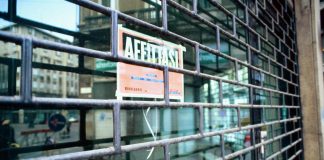 Commercio, in 7 anni -99mila negozi ma sale fatturato +25,7%
