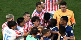 Paraguay-Francia, rissa in campo e Mbappé chiede un rosso