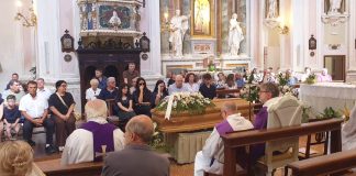 Bondeno, il silenzio che insegna: l’ultimo saluto alla maestra Adriana Aleotti