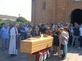 Pieve di Coriano, le sue canzoni, la sua gente: l’ultimo palco di Roberto Guaiumi