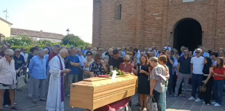 Pieve di Coriano, le sue canzoni, la sua gente: l’ultimo palco di Roberto Guaiumi