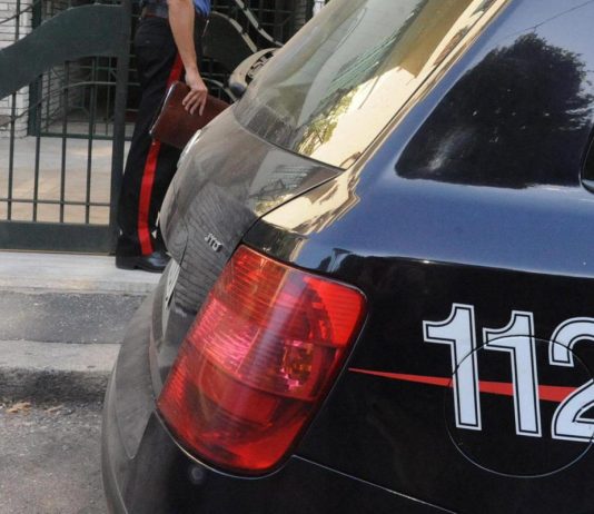 Si trova il ladro in casa, lui scappa e ruba una bicicletta: denunciato