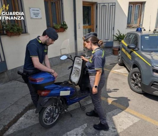 Sequestrati in tutta Italia migliaia di scooter illegali: venivano venduti come bici elettriche