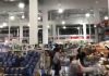 Terremoto Giappone, il negozio trema per la scossa