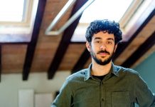 Il fumettista mantovano Giovanni Scarduelli sul palco con Caparezza: realizzerà un’opera live per Emergency