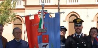 Moglia restauro del gonfalone comunale affidato a una specialista del tessile