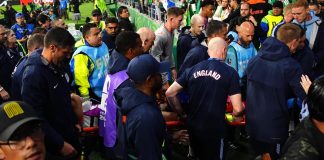 Messico-Inghilterra 2-3, Henderson cade dopo il match: infortunio al polso e corsa in ospedale