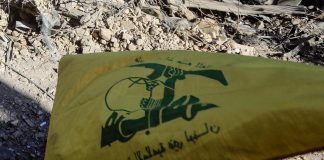 Milano, in corteo con bandiera Hezbollah: indagata per istigazione a terrorismo