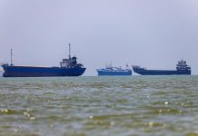 Iran, la proposta Usa a Teheran: fondi scongelati per evitare pedaggi nello Stretto di Hormuz
