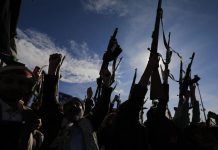 Iran, allarme navi nel Mar Rosso: mercantili invertono rotta dopo blocco Houthi