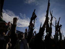 Iran, allarme navi nel Mar Rosso: mercantili invertono rotta dopo blocco Houthi