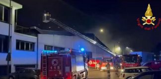 Milano, spento incendio a deposito Bartolini. Vigili del fuoco: “Nessun ferito”