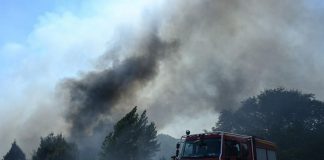 Spagna, 12 morti a causa di un incendio in Andalusia: alcune vittime trovate nelle auto