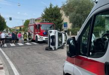 Suzzara, pauroso incidente: auto si ribalta all’incrocio. Ferito 49enne trasportato al Poma