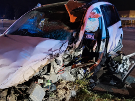 Castiglione, auto con a bordo tre giovani si scontra con un tir: strage sfiorata