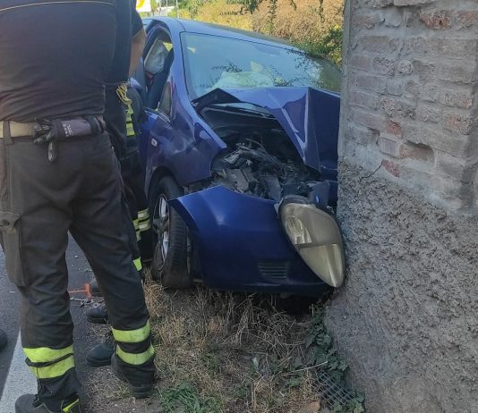 Marcaria, auto contro muro in via Montanara Sud: 75enne ferita gravemente