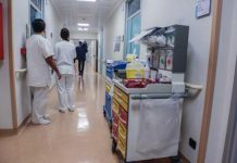 Sanità, intesa sul contratto: “Aumento di 240 euro al mese per gli infermieri”