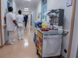 Sanità, intesa sul contratto: “Aumento di 240 euro al mese per gli infermieri”