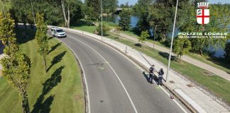 Mantova, due incidenti sul Lungolago. Grave pedone 78enne, traffico cittadino in tilt