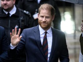 Harry torna a Londra senza Meghan e i figli: la decisione ‘last minute’