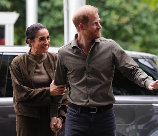 Meghan e Harry, la visita alla tomba di Lady Diana con i figli Lilibet e Archie