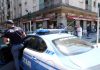 Milano, aggressione in strada e 20 coltellate a uno sconosciuto: bloccato dai clienti del bar