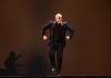 Pitbull canta davanti alla più grande folla di ‘calvi’ al mondo: il record