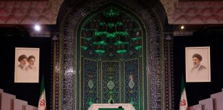 Iran, la bara di Khamenei esposta nella Grande Moschea: funerali da domani