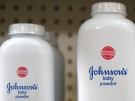 Johnson & Johnson offre 5,5 miliardi di dollari per risolvere le cause sul talco