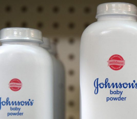 Johnson & Johnson offre 5,5 miliardi di dollari per risolvere le cause sul talco